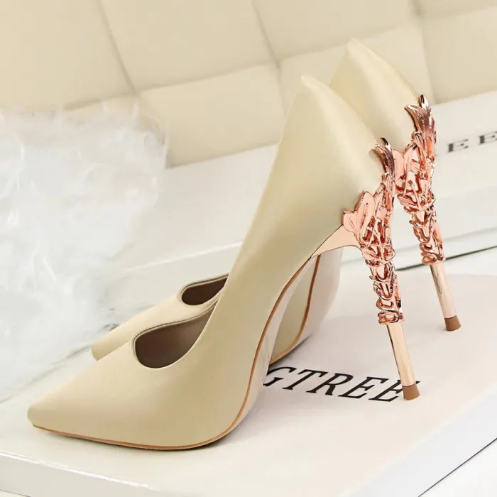 Sexy Pumps - mit metallgeschnitzten dünnen High Heels