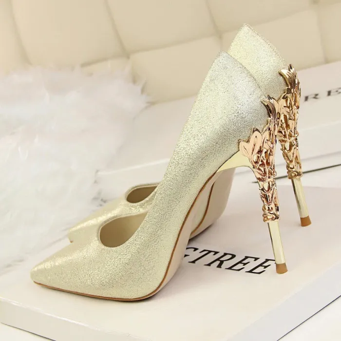 Sexy Pumps - mit metallgeschnitzten dünnen High Heels