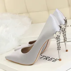 Sexy pumps - with metal carved thin high heelsHigh heels