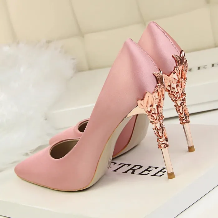 Sexy Pumps - mit metallgeschnitzten dünnen High Heels