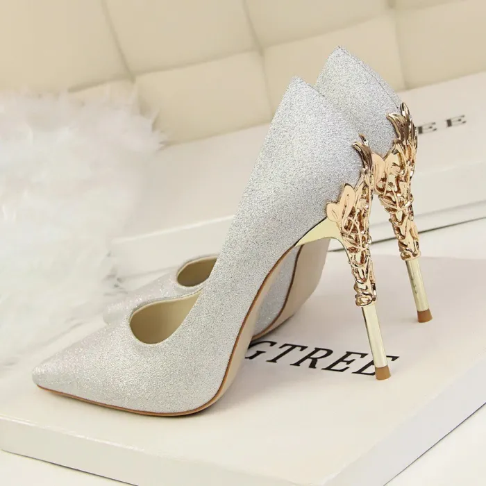 Tacones altosSexy pumps - with metal carved thin high heel