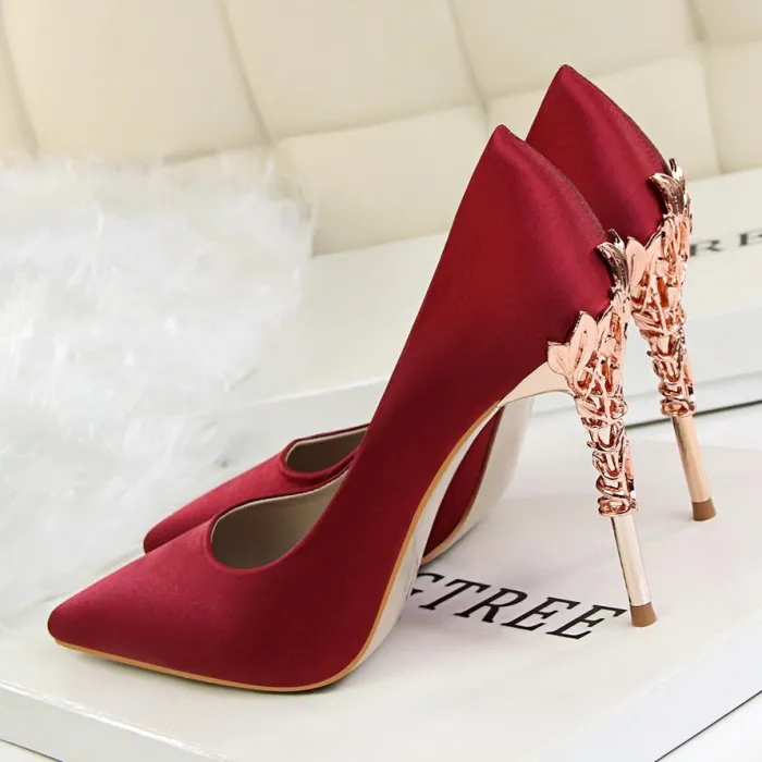 Sexy Pumps - mit metallgeschnitzten dünnen High Heels