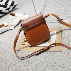 Uggleformad liten läderväska - crossbody / axel