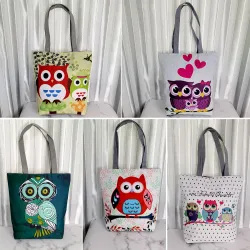 Klassische Handtasche mit Reißverschluss - einzelner Schulterriemen - Print mit Blumen / Eulen