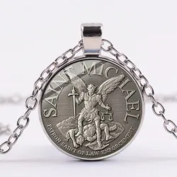 Ketting met Aartsengel St.Michaël - glazen edelsteen hangerHalskettingen