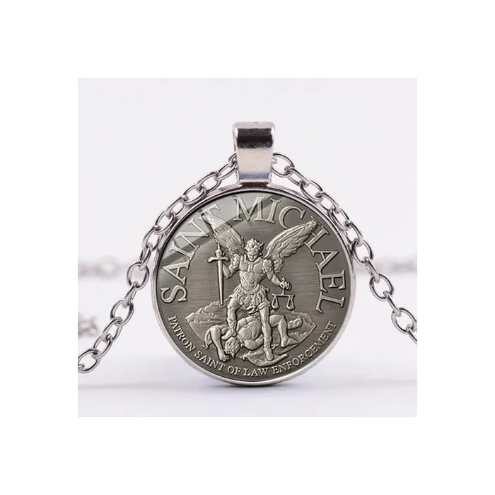 Halskæde med Ærkeenglen St.Michael - glasperle vedhæng