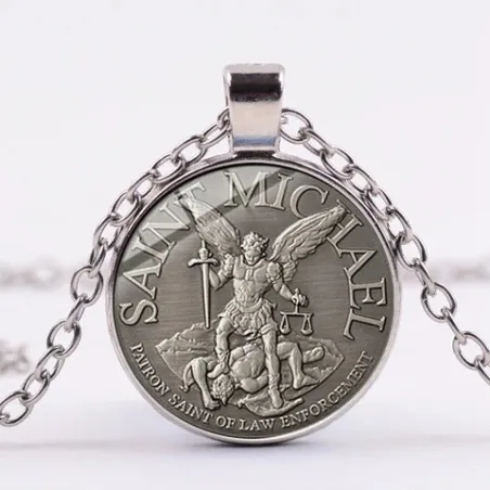 Kaulakoru arkkienkeli St.Michael -lasihelmi riipus
