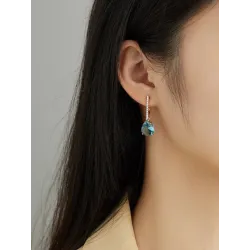 Modische Goldohrringe - blaue Kristallwassertropfen