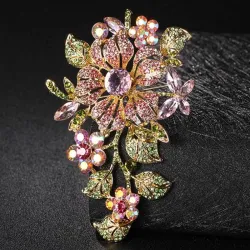 Broche élégante avec de grandes fleurs en cristal