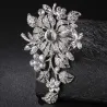 Elegant brosch med stora kristallblommor
