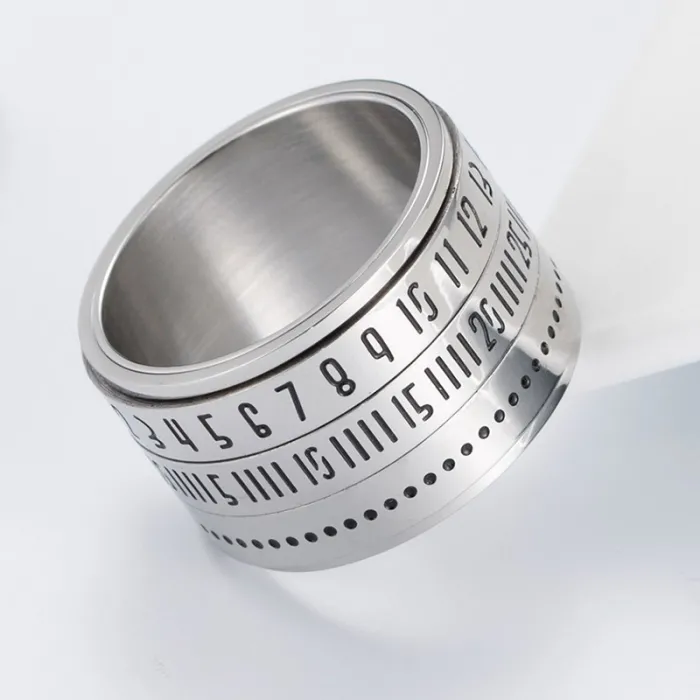 Titanring mit arabischen Ziffern & rotierender Zeit - Kalender