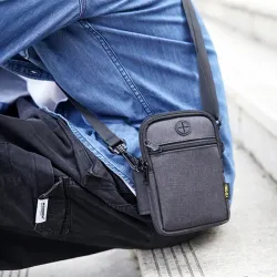 BolsosBolso pequeño impermeable al hombro y bandolera - unisex - toma de auriculares