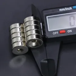 N35 - magnes neodymowy - super mocny okrągły krążek - 15mm * 5mm - z otworem 5mmN35