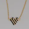 Elegante collana con cuore di perline colorate