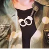Collana corta alla moda - manette d'amore - unisex
