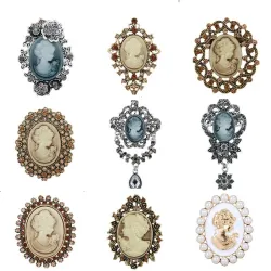 Vintage brooch - crystal cameo