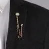 Brosch med en koreansk trend - stift med en klocka och en kedja