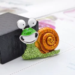 Lächelnde Kristallschnecke - Brosche