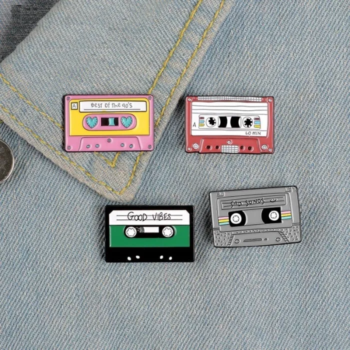 Muziektape uit de jaren 90 - vintage emaille pinBroches