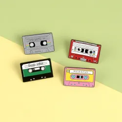 Muziektape uit de jaren 90 - vintage emaille pinBroches