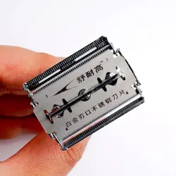 Shaving razor - double edge - with one blade