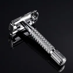 Shaving razor - double edge - with one blade