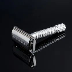 Shaving razor - double edge - with one blade