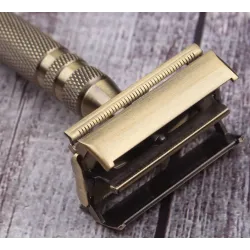 Manual razor - double-sided - long non-slip handle - quick blade replacement - brass