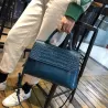Elegante schoudertas - leer - krokodillenleer patroonHandtassen