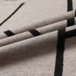 Elegant knitted sweater - big letter print