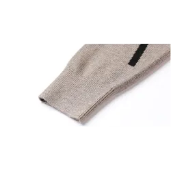 Elegant knitted sweater - big letter print