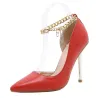 Elegante Pumps mit hohem Absatz - mit einer Knöchelkette aus Metall