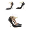 Elegante Pumps mit hohem Absatz - mit einer Knöchelkette aus Metall