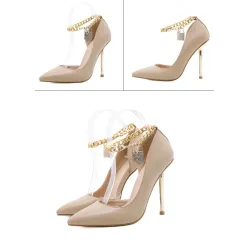 Elegante Pumps mit hohem Absatz - mit einer Knöchelkette aus Metall