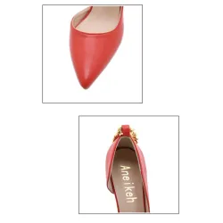 Elegante Pumps mit hohem Absatz - mit einer Knöchelkette aus Metall