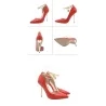 Elegante Pumps mit hohem Absatz - mit einer Knöchelkette aus Metall