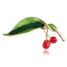 Grünes Blatt / 3 Kirschen - elegante Brosche