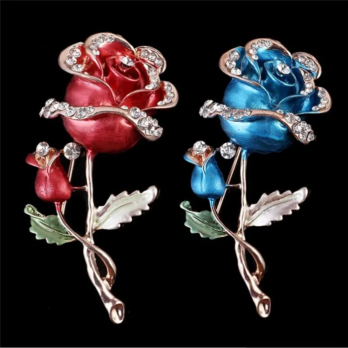 Luxuriöse Brosche mit Doppelkristallrose
