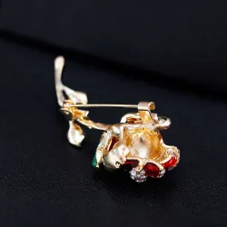 Elegant vintage brooch - with crystal rose