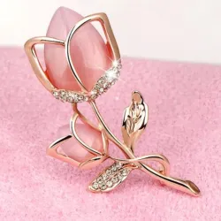 Luxurious brooch with crystal rose flower
