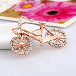 Kristallen broche in de vorm van een fietsBroches
