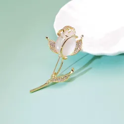 Elegant brooch with opal / crystal tulip