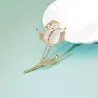 Elegante Brosche mit Opal / Kristalltulpe