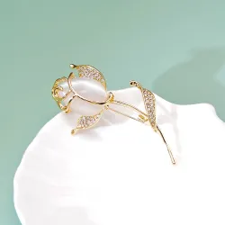 Elegant brooch with opal / crystal tulip