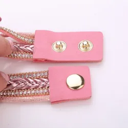 Mehrschichtiges Armband mit runder Uhr - Kristalle / Perlen