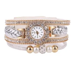 Mehrschichtiges Armband mit runder Uhr - Kristalle / Perlen