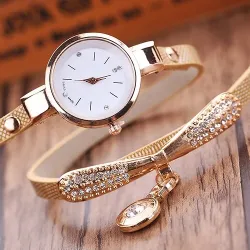 Modisches mehrschichtiges Armband mit einer Uhr / Kristallen