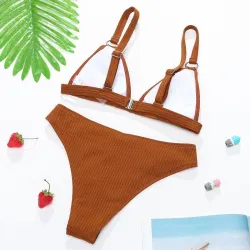 Sexy komplet bikini w prążki - push up - metalowe ozdobyStroje Kąpielowe