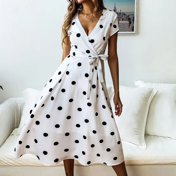 Robe à pois - manches courtes - design col v
