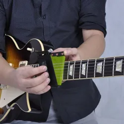 Narzędzie do czyszczenia strun gitarowychGitary